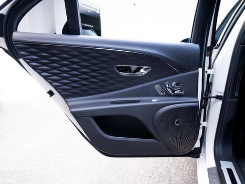 Used 2021 Bentley Flying Spur V8 AWD/4WD image 19