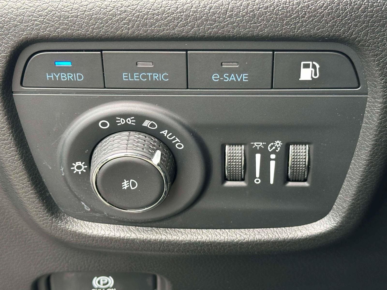 Used 2023 Jeep Grand Cherokee Summit w/ Luxury Tech Group V AWD/4WD image 19