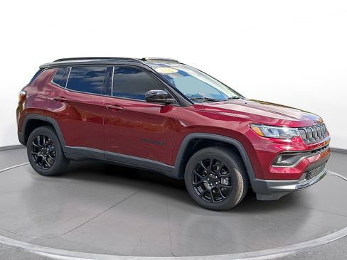 Used 2022 Jeep Compass Latitude w/ Sun and Sound Group AWD/4WD image 1