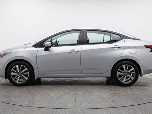 Used 2025 Nissan Versa SV FWD image 5