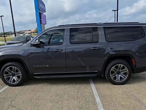 Used 2024 Jeep Wagoneer L 2WD w/ Premium Group I image 5
