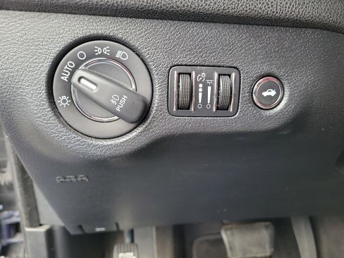 Used 2016 Chrysler 300 Limited image 22