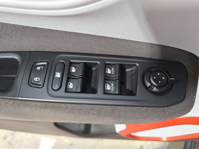 Used 2017 Jeep Renegade Latitude w/ Cold Weather Group AWD/4WD image 29