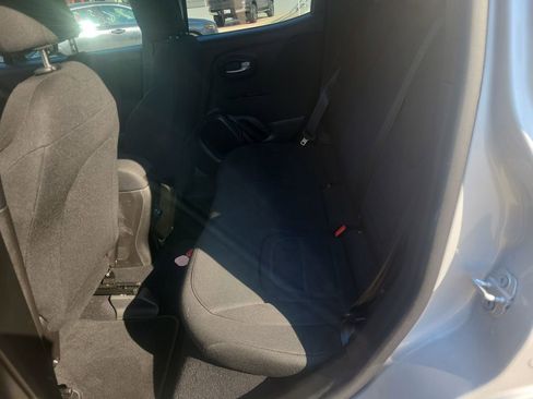 Used 2020 Jeep Renegade Latitude image 17