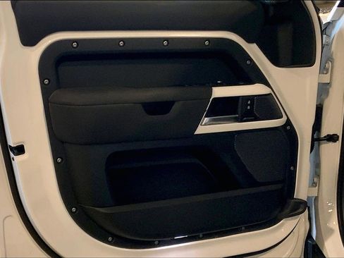 Used 2023 Land Rover Defender 110 S image 21