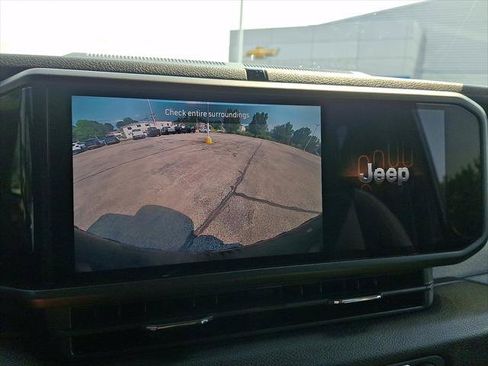 Used 2024 Jeep Wrangler Unlimited AWD/4WD image 18