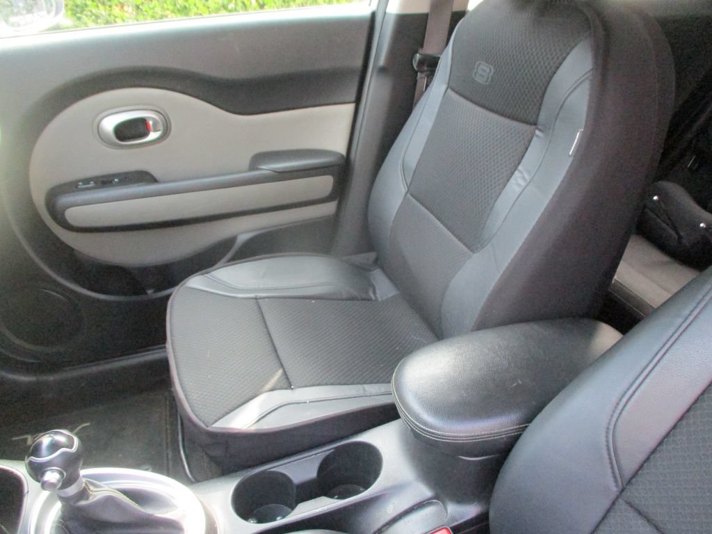 Used 2014 Kia Soul + FWD image 11