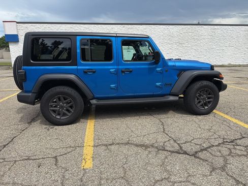 Used 2024 Jeep Wrangler Unlimited Sport AWD/4WD image 22