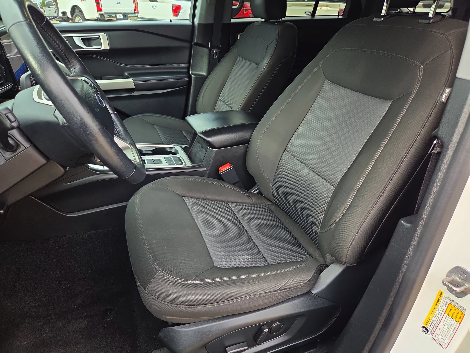 Used 2024 Ford Explorer XLT RWD image 13
