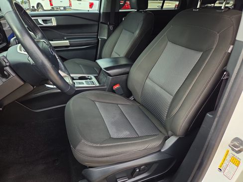 Used 2024 Ford Explorer XLT RWD image 13