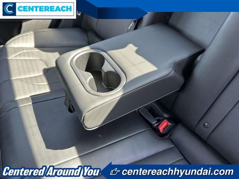 Used 2023 Hyundai Elantra Limited image 10