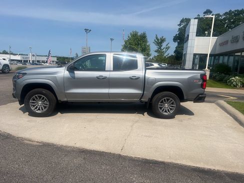 New 2025 Chevrolet Colorado LT w/ LT Convenience Package AWD/4WD image 3