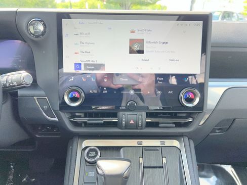 Used 2025 Lexus GX 550 w/ Accessory Package (2T) AWD/4WD image 18