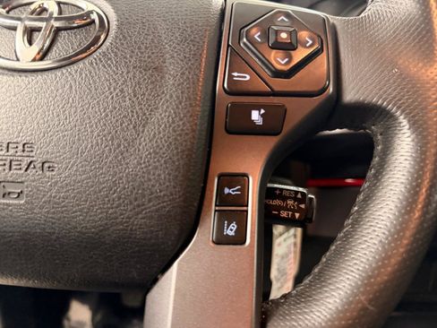 Used 2019 Toyota Tacoma TRD Sport w/ Technology Package image 11