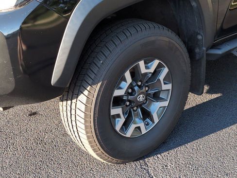 Used 2017 Toyota Tacoma TRD Off-Road w/ Tow Package (A/T) AWD/4WD image 10