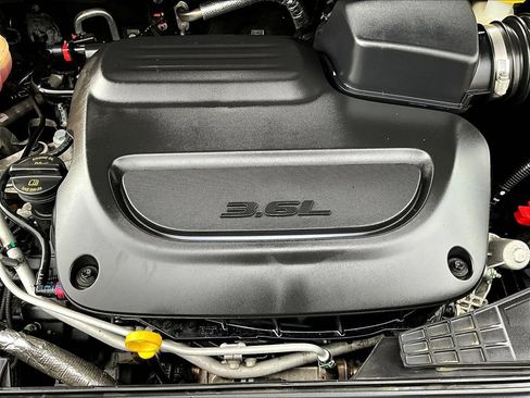 Used 2023 Chrysler Voyager LX FWD image 33