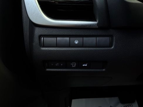 Used 2026 Nissan Rogue SL FWD image 23