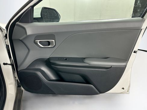 Used 2025 Kia K4 LXS image 30