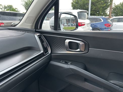 Used 2024 Kia Sorento S image 38