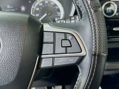 Used 2024 Toyota Highlander XSE FWD image 24