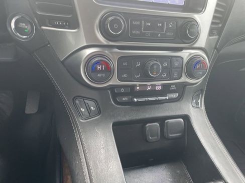 Used 2019 Chevrolet Suburban LT w/ Luxury Package image 11
