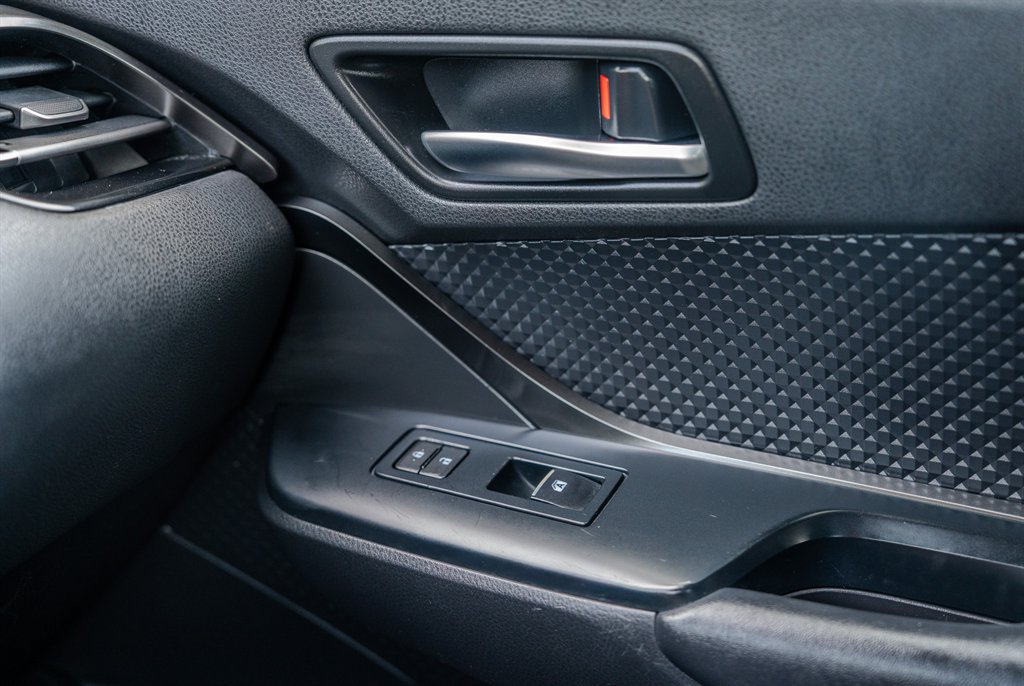 Used 2018 Toyota C-HR XLE FWD image 24