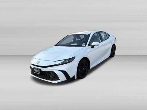 Used 2025 Toyota Camry LE FWD image 12