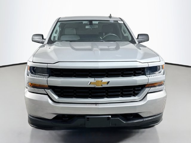 Used 2018 Chevrolet Silverado 1500 Custom w/ Custom Value Package RWD image 2