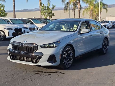 Used 2025 BMW i5 eDrive40i w/ M Sport Package RWD image 5