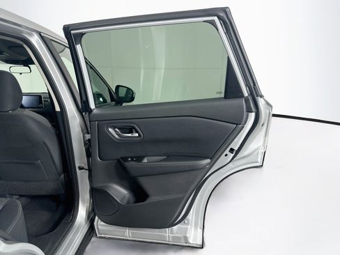 Used 2024 Nissan Rogue SV FWD image 30