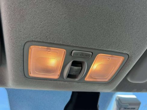 Used 2025 Hyundai Venue SEL FWD image 39