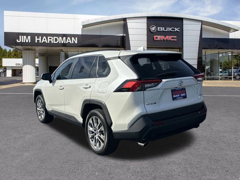 Used 2021 Toyota RAV4 XLE Premium image 5