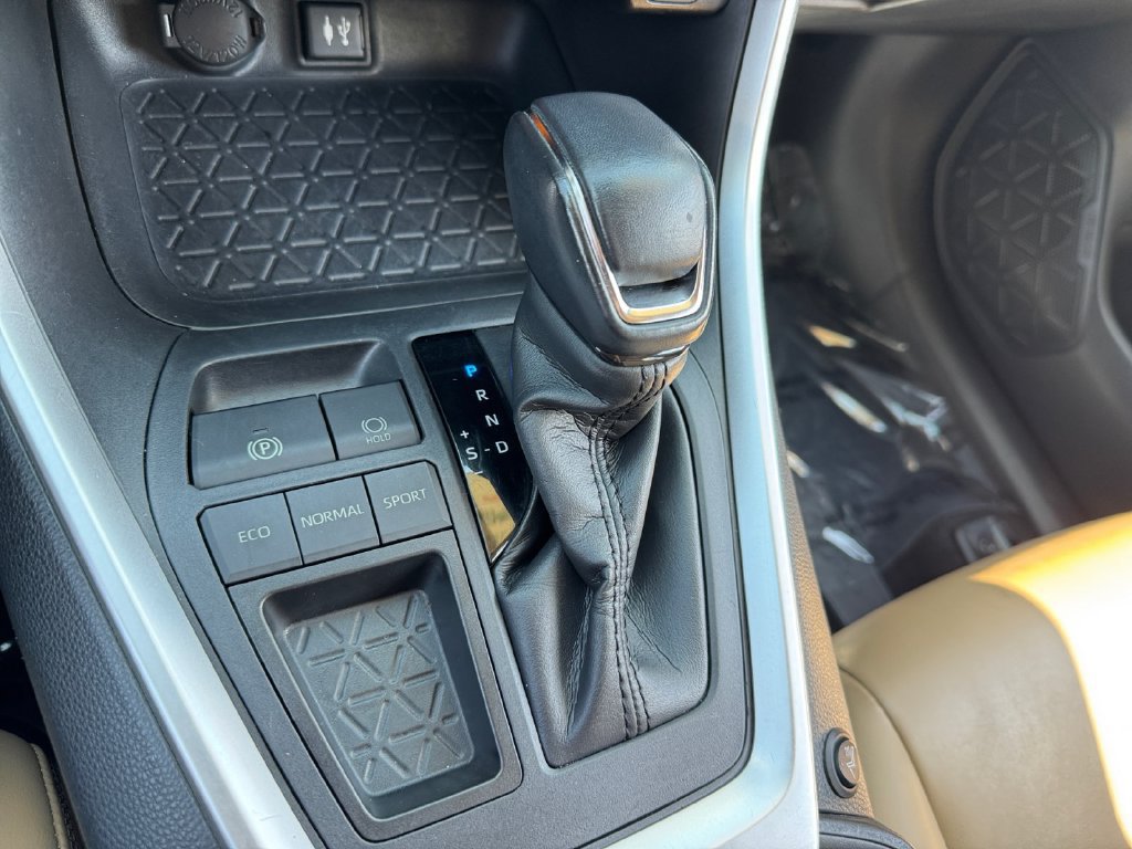 Certified 2019 Toyota RAV4 XLE Premium FWD image 25