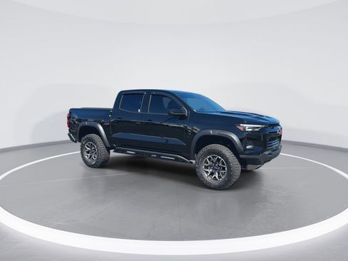 Used 2025 Chevrolet Colorado ZR2 w/ Technology Package AWD/4WD image 2