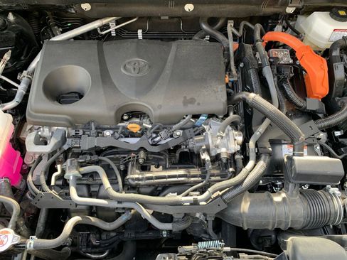 Used 2025 Toyota RAV4 LE image 31