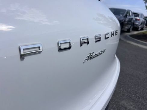 Used 2018 Porsche Macan w/ Premium Package Plus AWD/4WD image 31