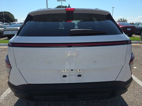 Used 2025 Hyundai Kona SEL FWD image 4