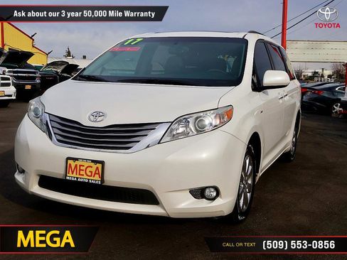 Used 2017 Toyota Sienna XLE image 3