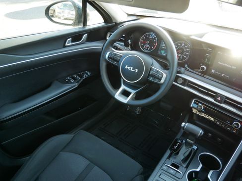Used 2023 Kia K5 LXS image 9