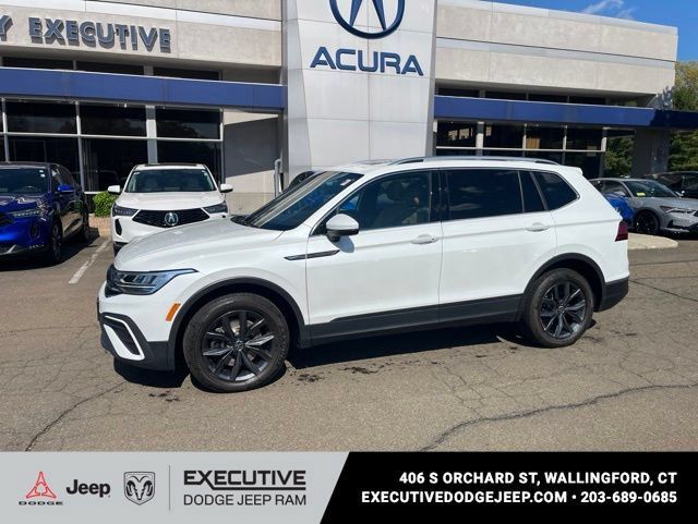 Used 2023 Volkswagen Tiguan SE AWD/4WD image 35