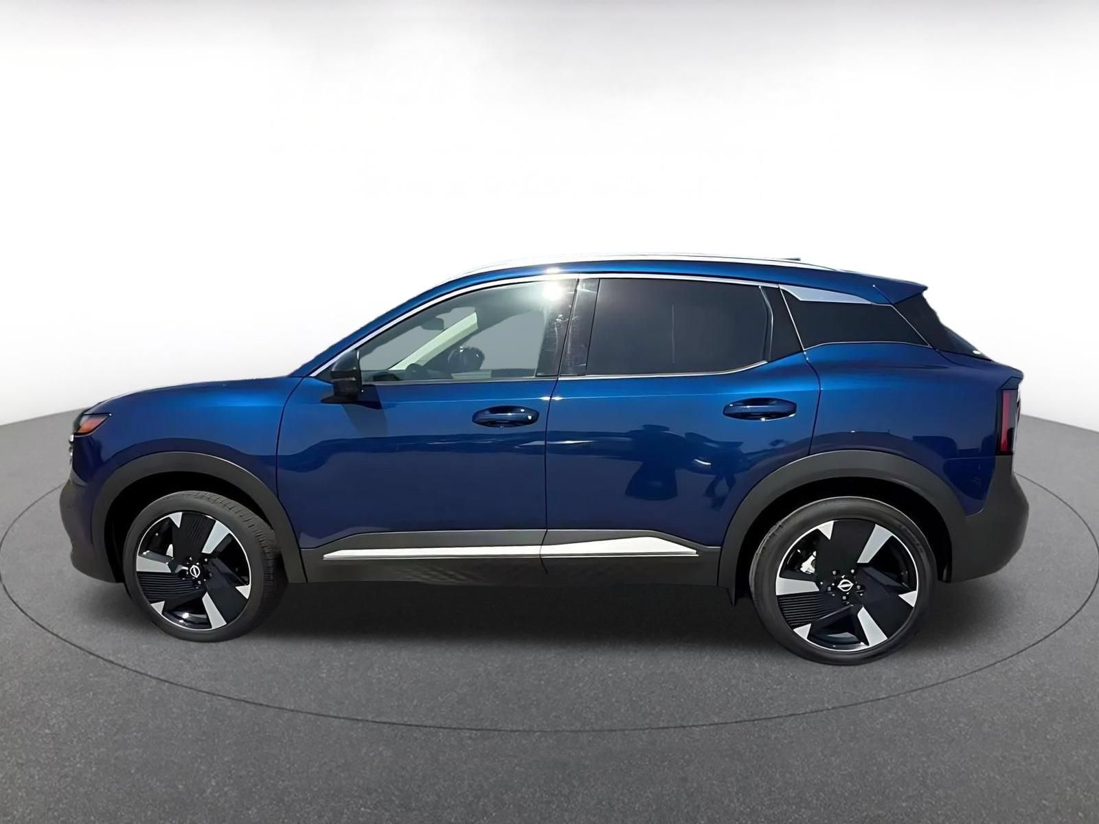 Used 2026 Nissan Kicks SR AWD/4WD image 8