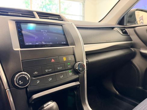 Used 2015 Toyota Camry SE FWD image 36