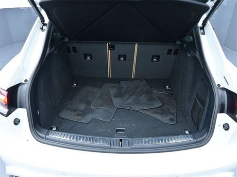 Used 2024 Porsche Macan image 15
