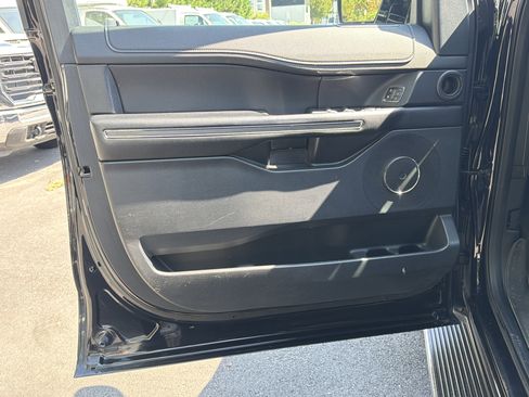 Used 2019 Ford Expedition Max XLT w/ Equipment Group 202A AWD/4WD image 14