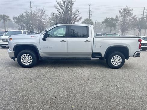 Used 2022 Chevrolet Silverado 2500 LT w/ Convenience Package image 3