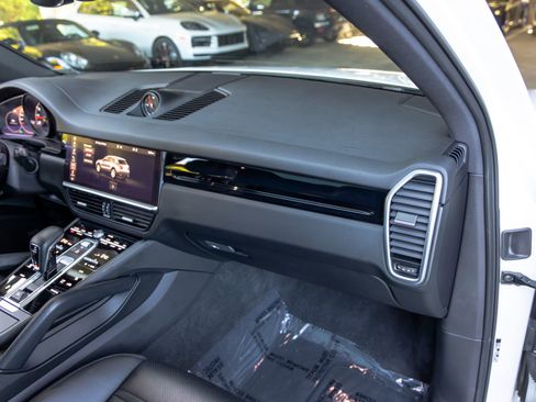 Certified 2021 Porsche Cayenne AWD/4WD image 59