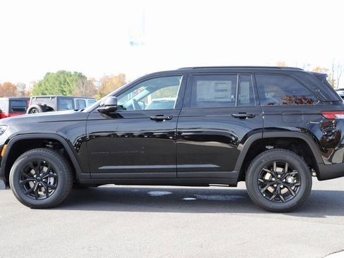 New 2025 Jeep Grand Cherokee Altitude image 3