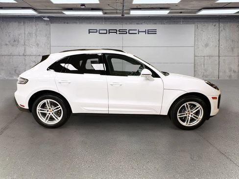 Certified 2026 Porsche Macan AWD/4WD image 8