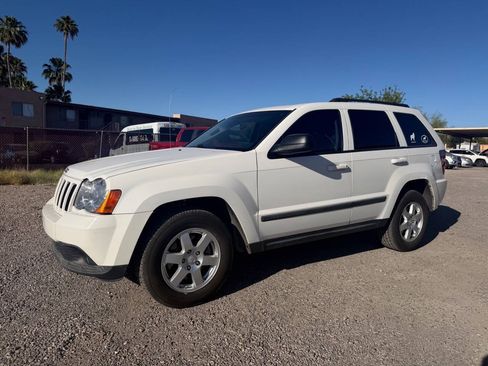 Used 2008 Jeep Grand Cherokee Laredo w/ Driver Convenience Group RWD image 2