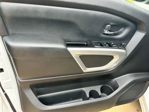 Used 2024 Nissan Titan SV w/ SV Convenience Package image 19